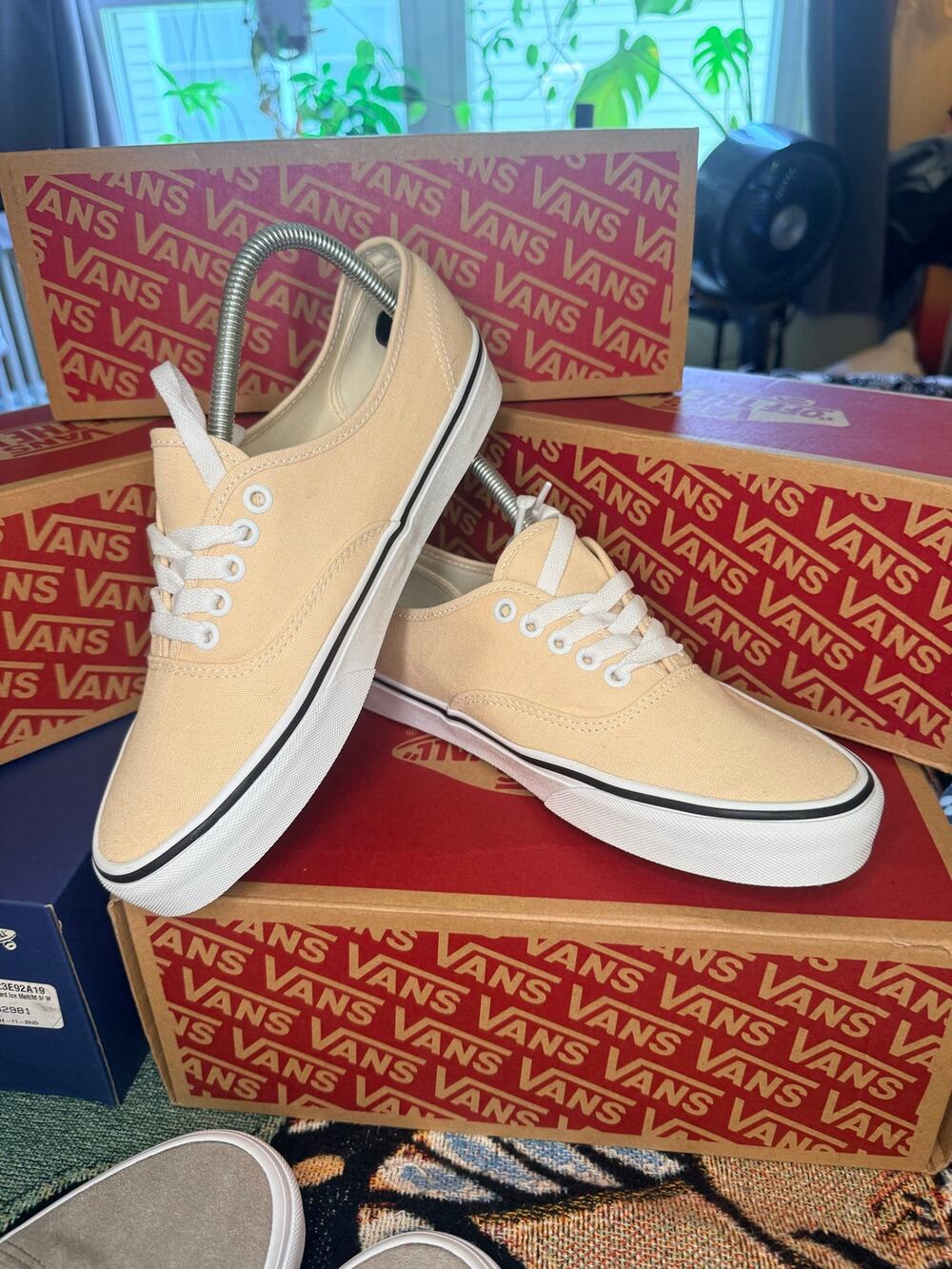 BRAND NEW Vans Authentic Creme Brulee Cream Men 8/Women 9.5